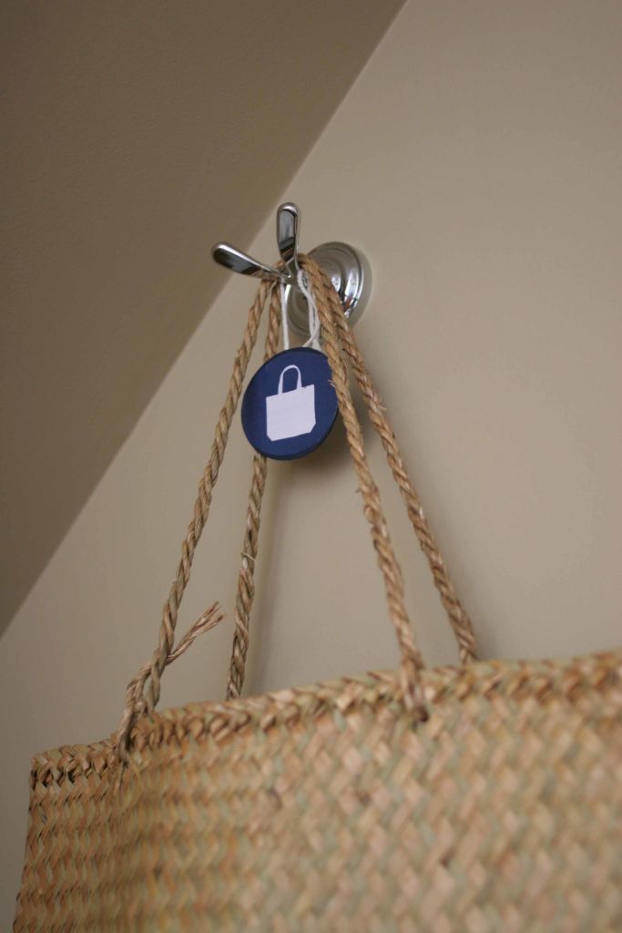 Neutral Entry Way with Pops of Blue