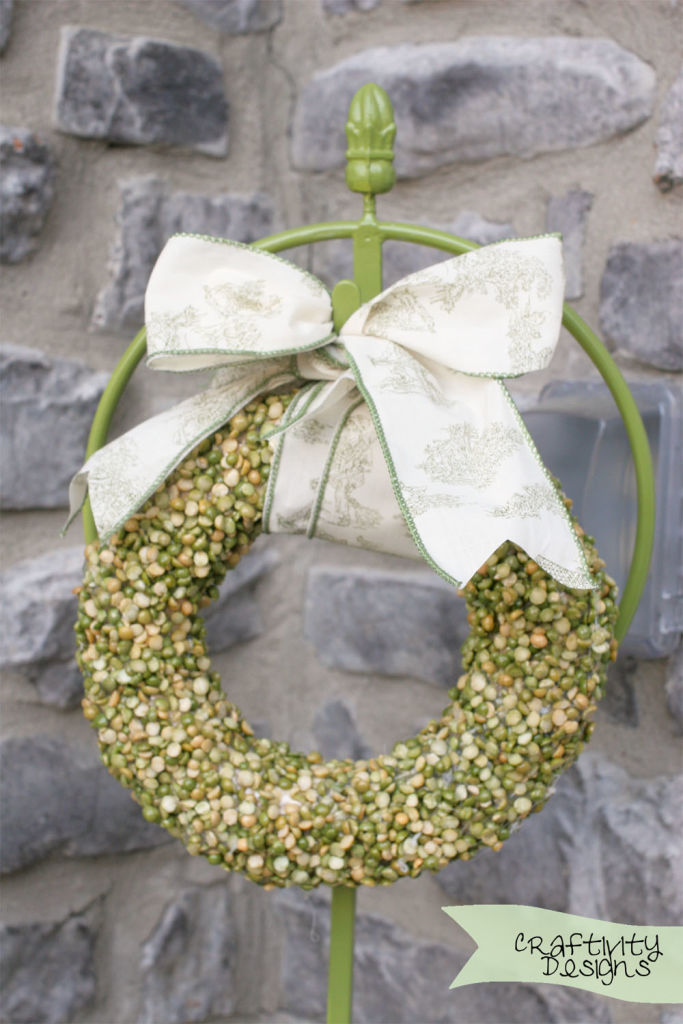 How to Make a Split Pea Wreath for the Porch