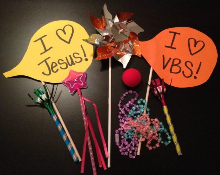 How to Make a Photo Booth for Kids