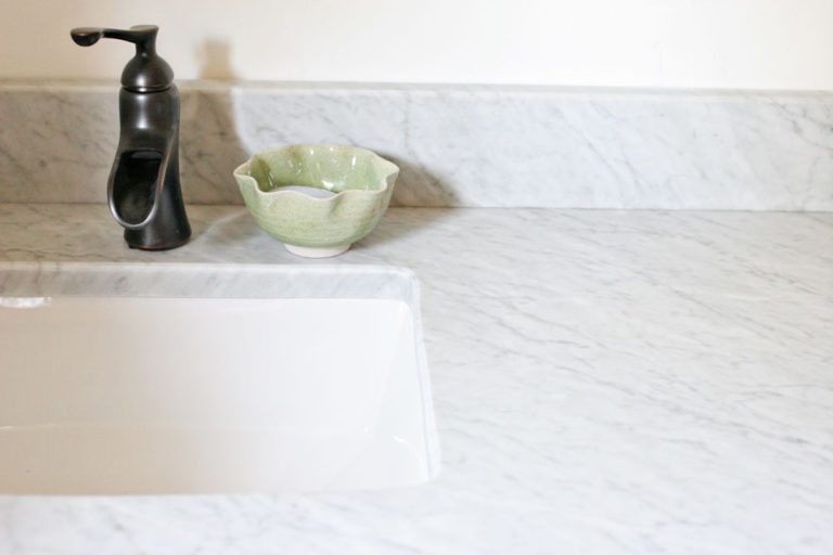 How to Choose a Vanity Top for a Bathroom Renovation