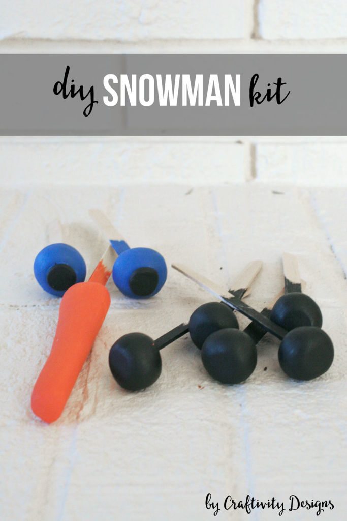 A DIY Snowman Kit that you can make with your kids {or give them as a Christmas gift!} by @CraftivityD