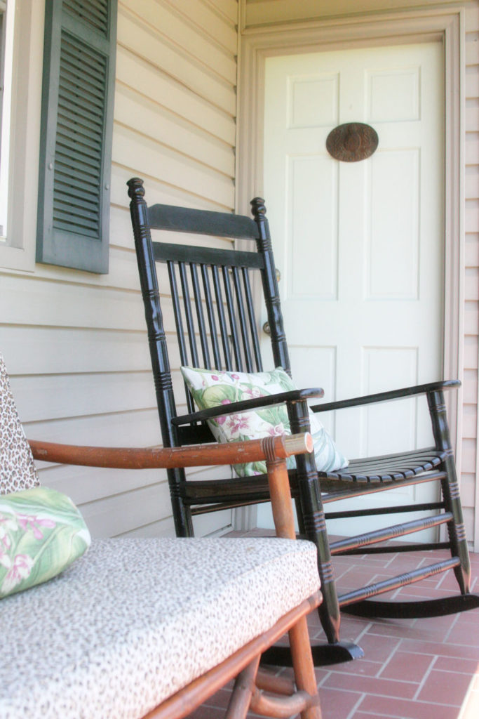 Front Porch Decor, Light & Bright Eclectic Home Tour by @CraftivityD