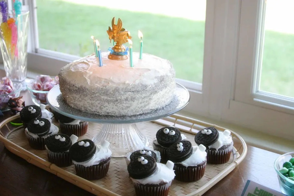 Easy Portal Cake, Easy Skylanders Birthday Party, Sheep Cupcakes by @CraftivityD