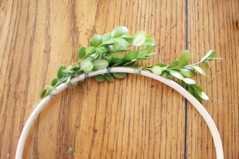 How to Make a Boxwood Wreath by @CraftivityD, small wreath, DIY Boxwood Wreath