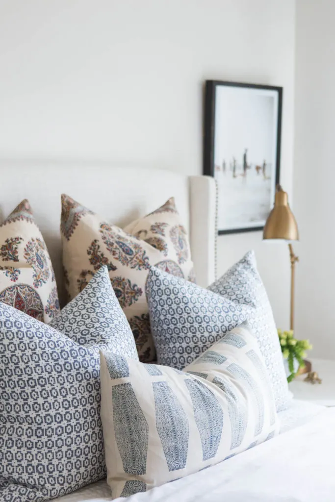 14 Outdoor Pillow Fabrics and Combinations by @CraftivityD-- photo from House of Jade Interiors
