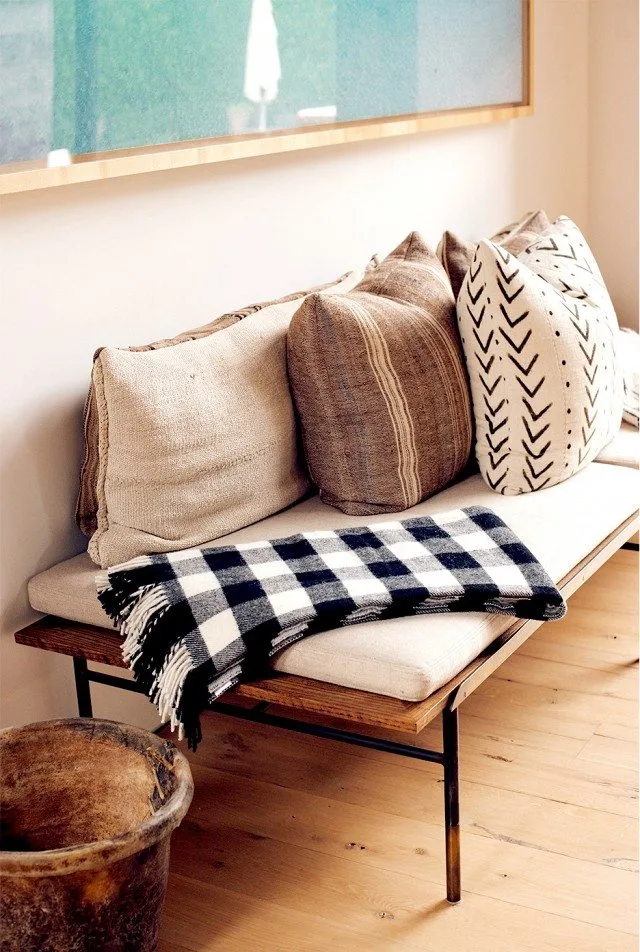 14 Outdoor Pillow Fabrics and Combinations by @CraftivityD -- photo from My Domaine