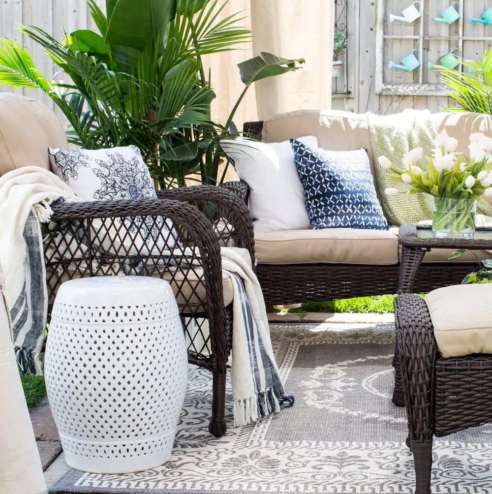 14 Outdoor Pillow Fabrics and Combinations by @CraftivityD -- photo from Craftberry Bush