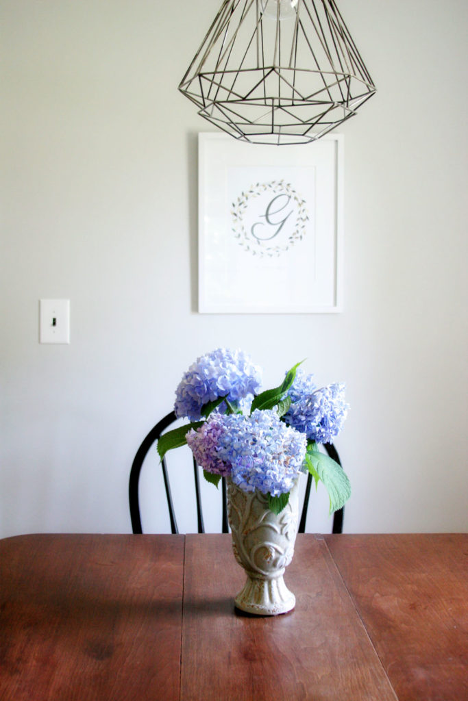 Hydrangea Centerpiece and a Free Printable, Hydrangea Art by @CraftivityD