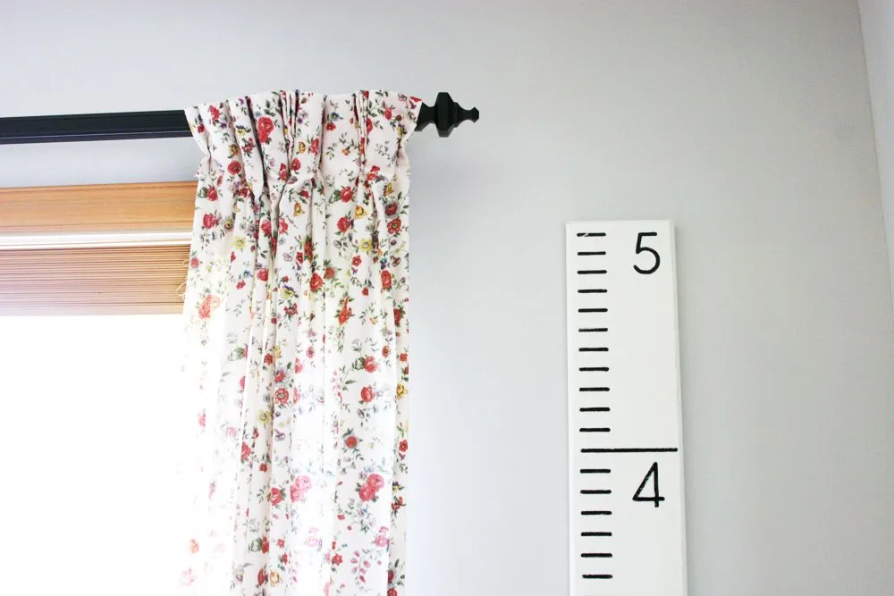 DIY Growth Chart Photo Prop + Wall Decor, How to Make a DIY Growth Chart, by @CraftivityD