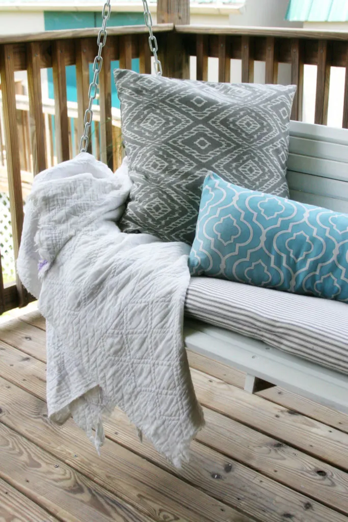 Learn how to create a cozy outdoor space. Using the right pieces, a deck or patio can feel like an extension of the home. by @CraftivityD