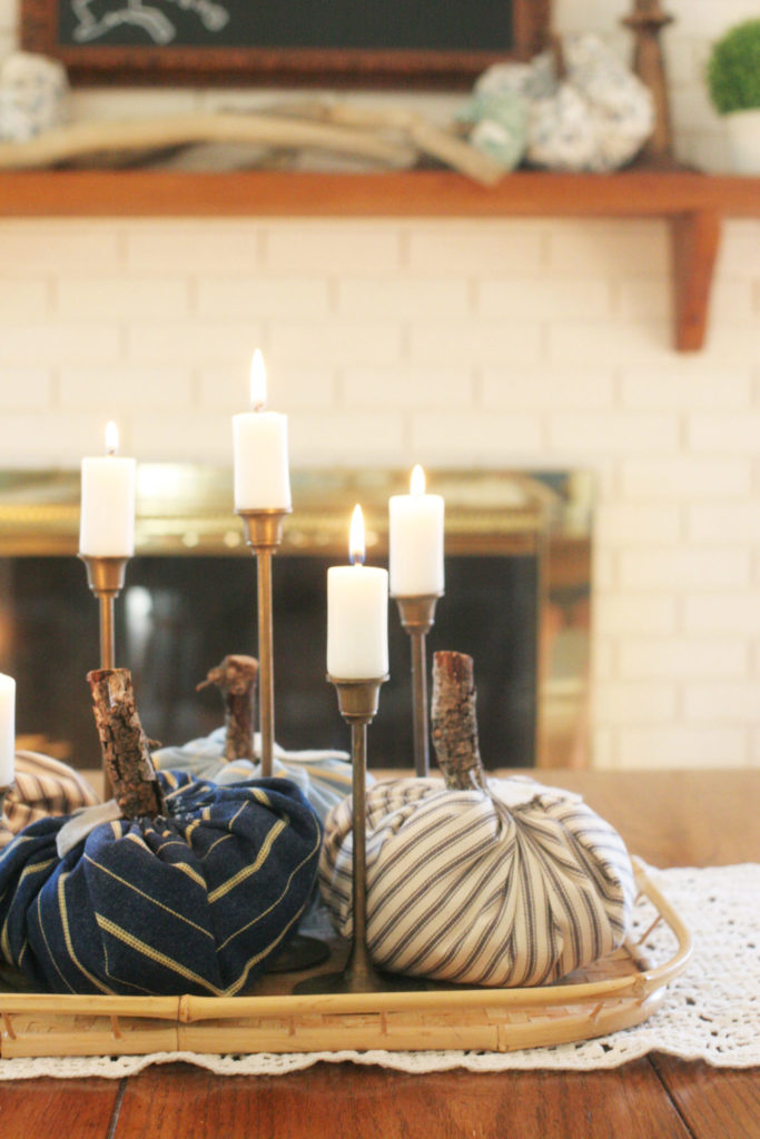 Would you like a warm and cozy home this fall season? Check out this Rustic + Natural Fall Home Tour by @CraftivityD