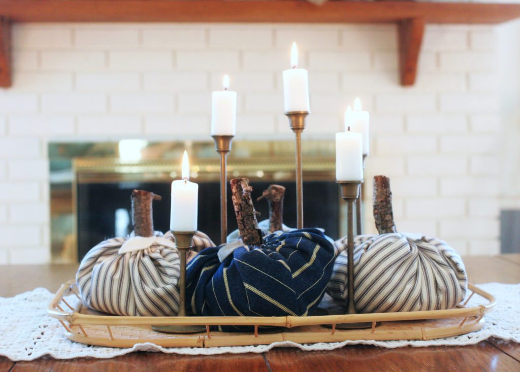 Would you like a warm and cozy home this fall season? Check out this Rustic + Natural Fall Home Tour by @CraftivityD