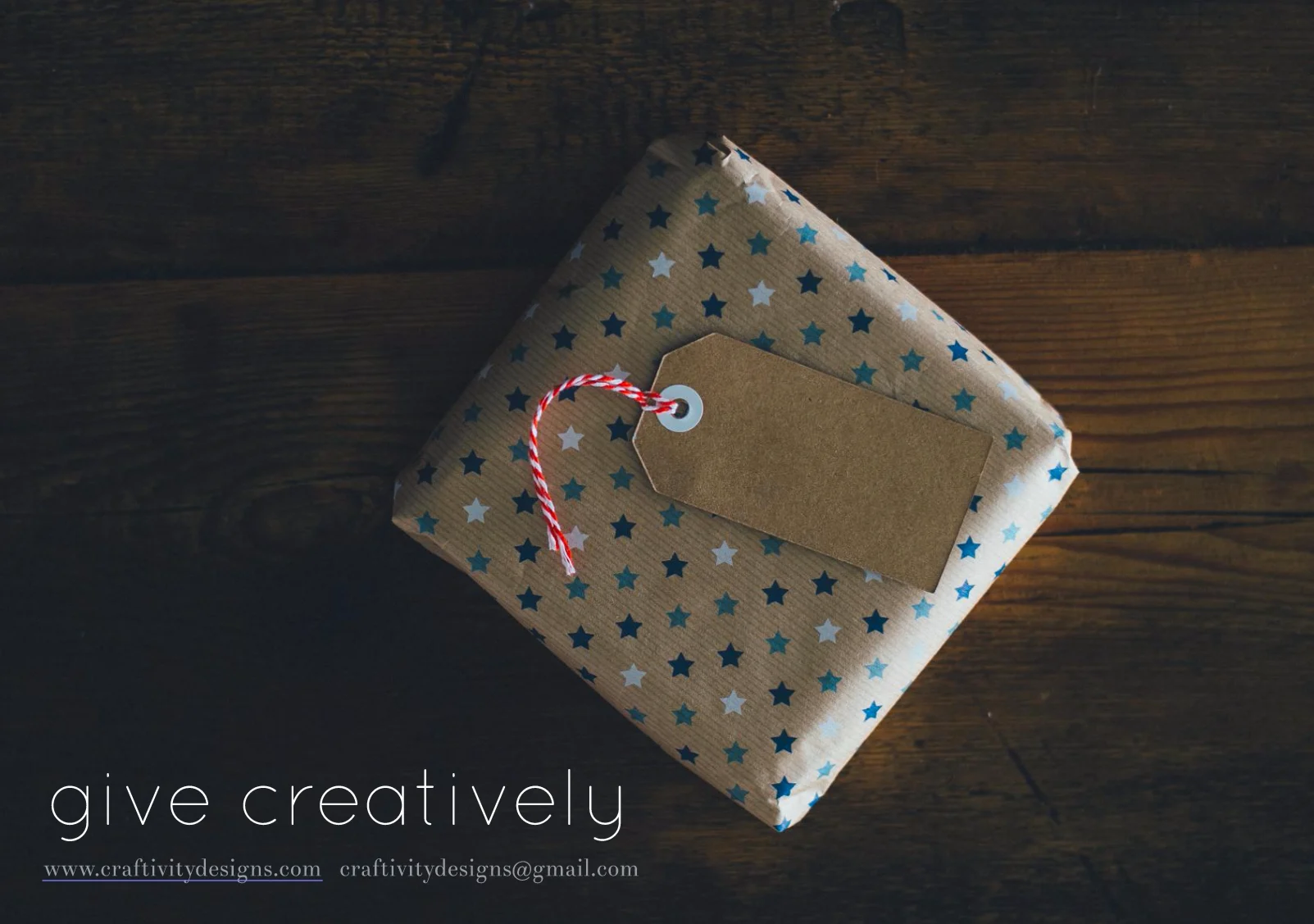 Would you like to Give Creatively this Christmas Season? Check out 25+ Creative, Meaningful gift ideas in this 2016 Holiday Look Book. by @CraftivityD