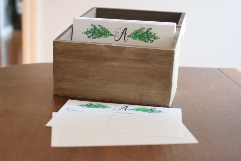 How to DIY a Personalized Recipe Box with Recipe Cards. A great Personalized Gift Idea for a wedding, bridal shower, Christmas and more! by @CraftivityD
