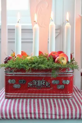 DIY Advent wreath in a vintage tin