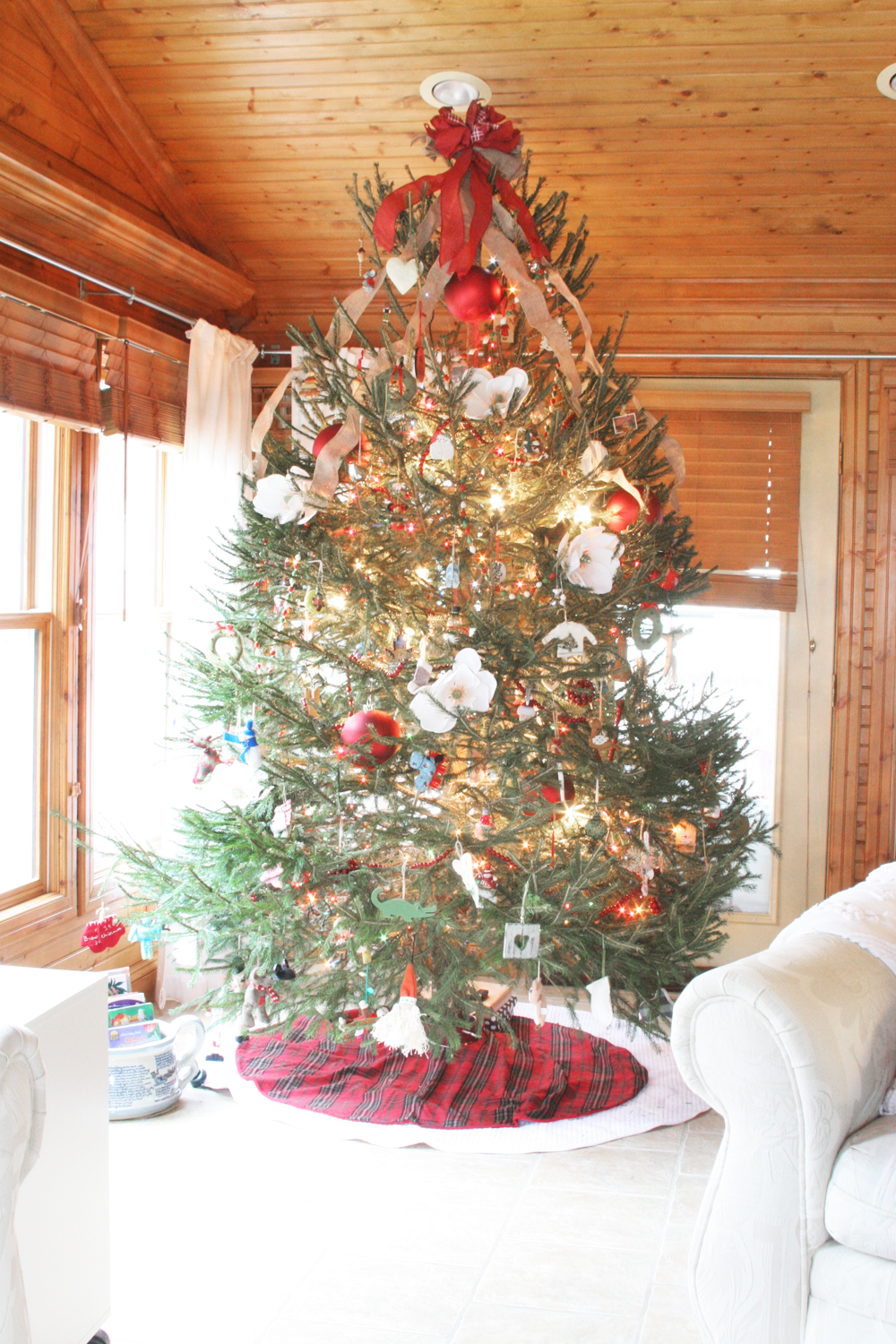 Farmhouse Christmas Home Tour, Rustic, Cottage by @CraftivityD