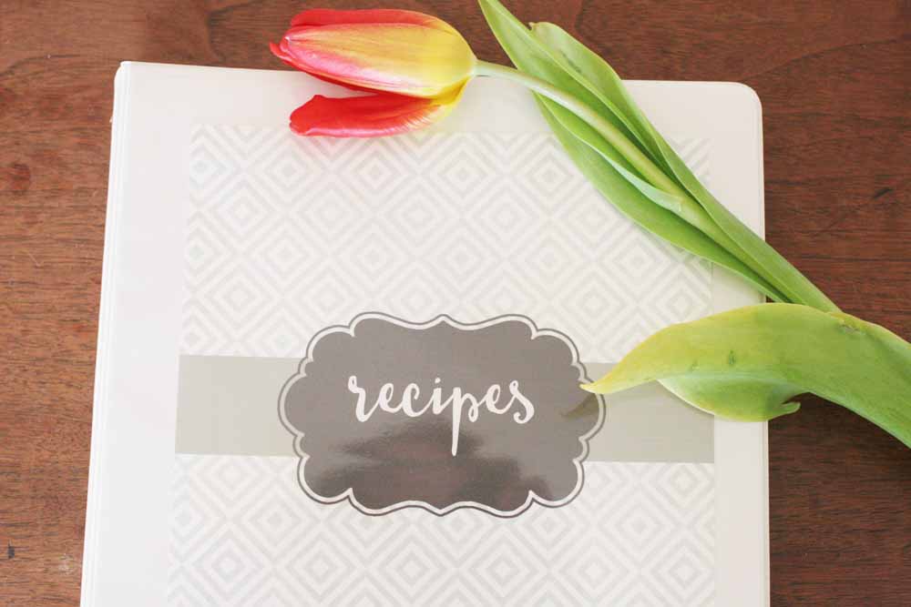 Download this free printable set and make your own Recipe Binder. by