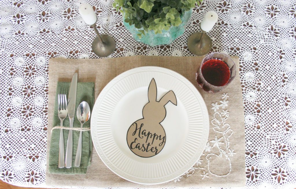 Are you looking for an Easter Table Setting? Grab this Free Easter Bunny Printable and have a "Happy Easter" meal with family. Easter Place Setting, Easter Tablescape, Click to download the Free Easter Bunny Template