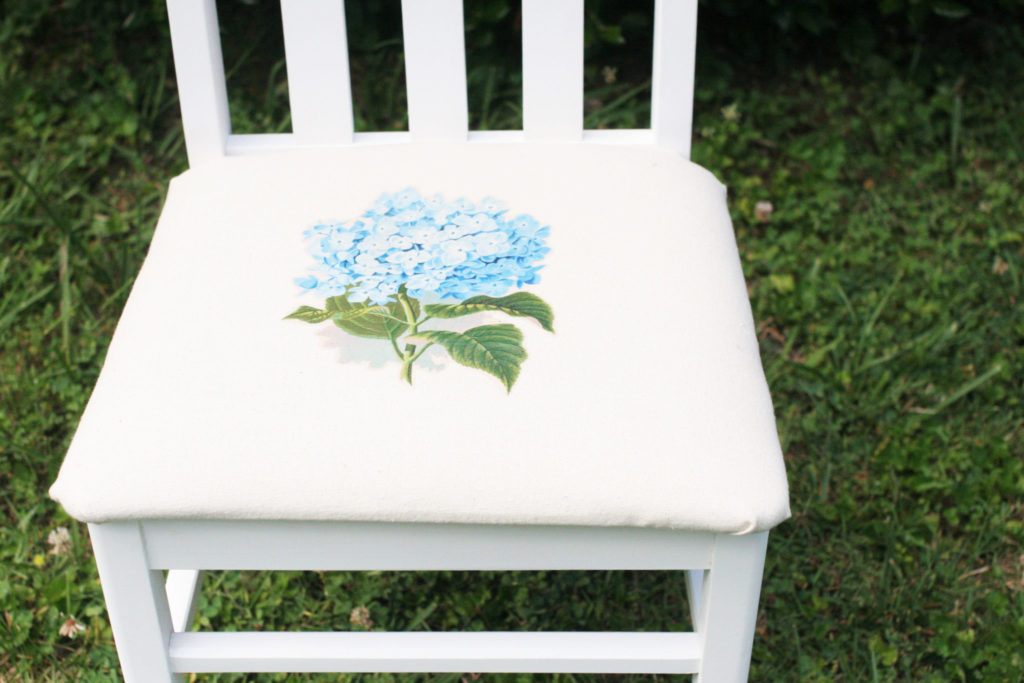 How to make a DIY Farmhouse Chair. Furniture Makeover. How to print on canvas. Hydrangea on Canvas. #repurpose, #farmhouse