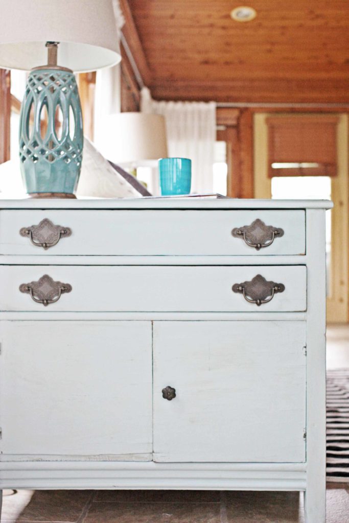 19 Painted Furniture Makeovers In, Best Color To Paint Old Dresser