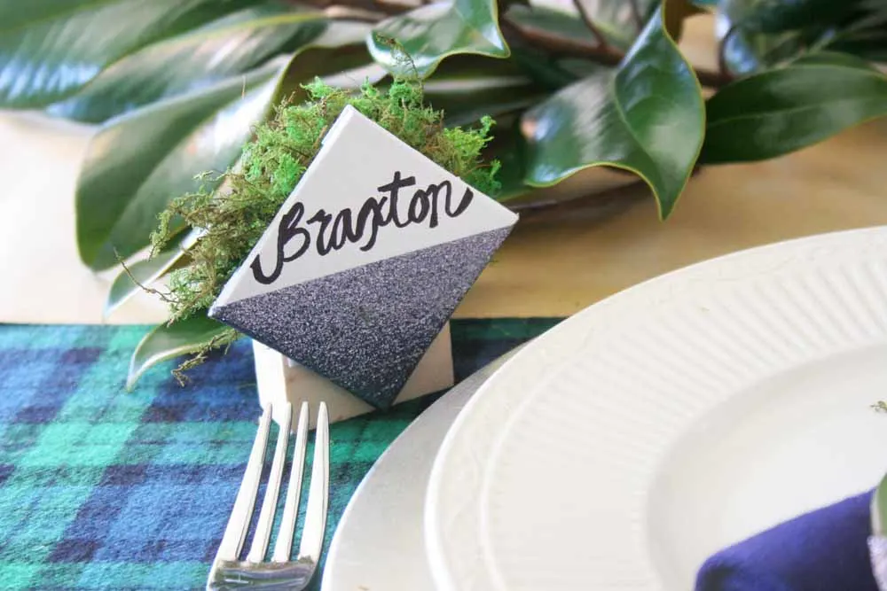 You'll love these easy Christmas table ideas that can be made in minutes, including DIY napkin rings, name card holders, and drink markers. #tablescape #party #christmas