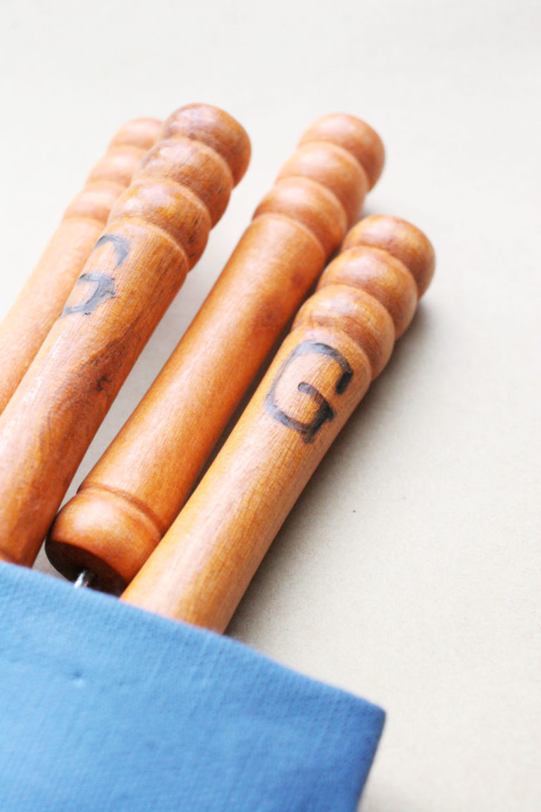 How to make easy Personalized Marshmallow Sticks (+ DIY Carrying Bag)