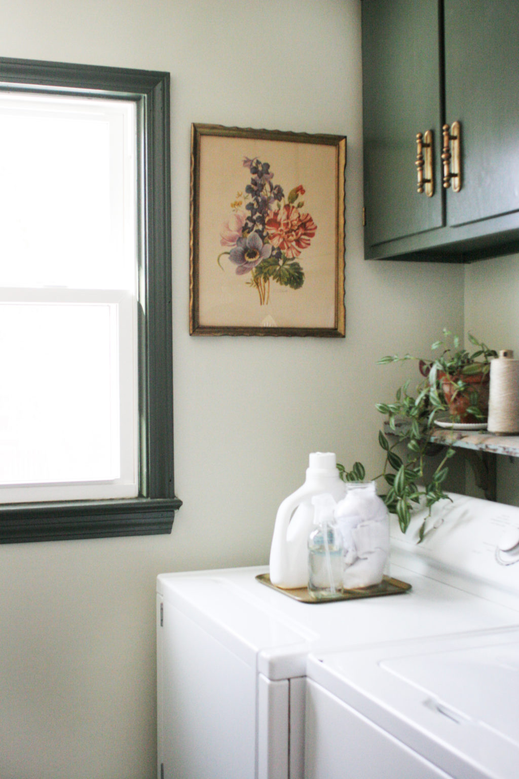 10 Home Interiors with Green Trim or Woodwork – Craftivity Designs