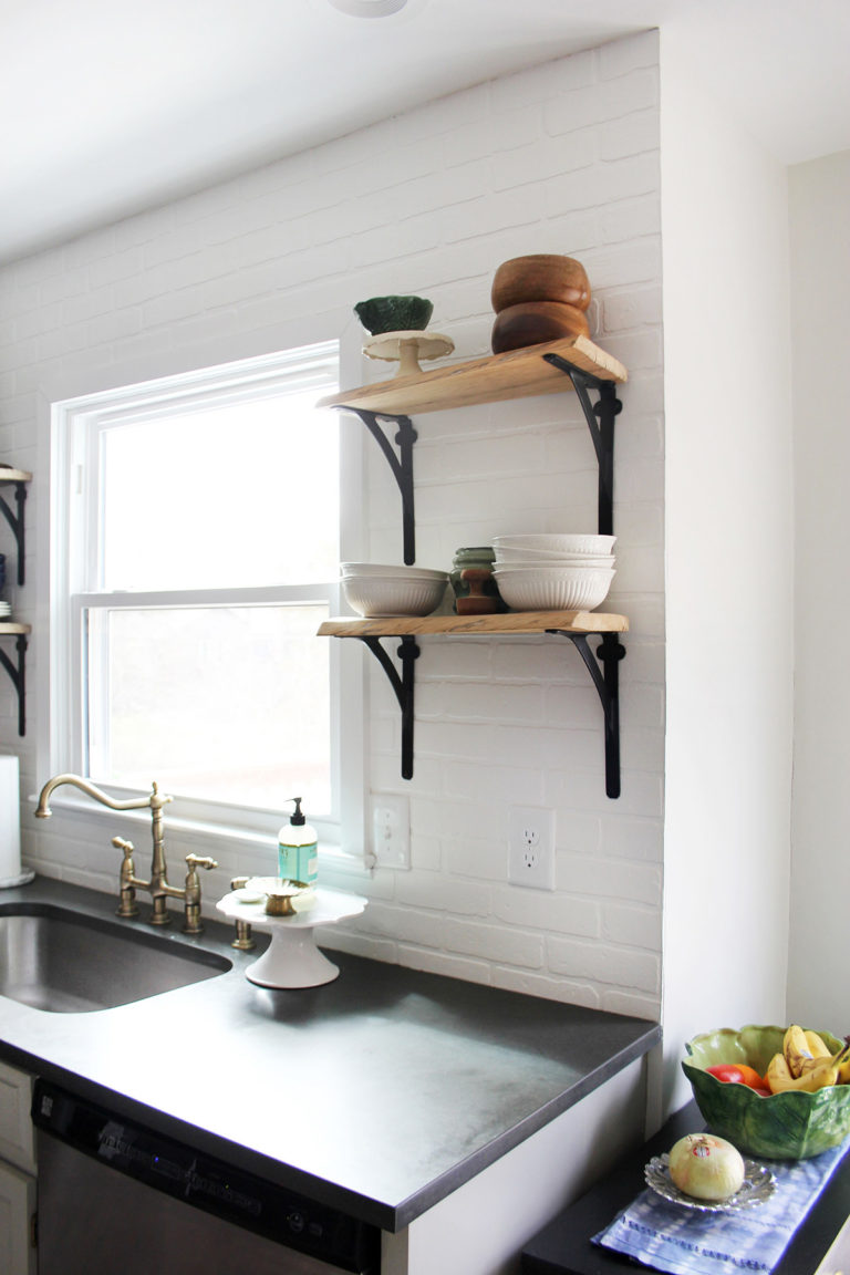 12+ Examples of Black Kitchen Countertops in Beautiful Homes