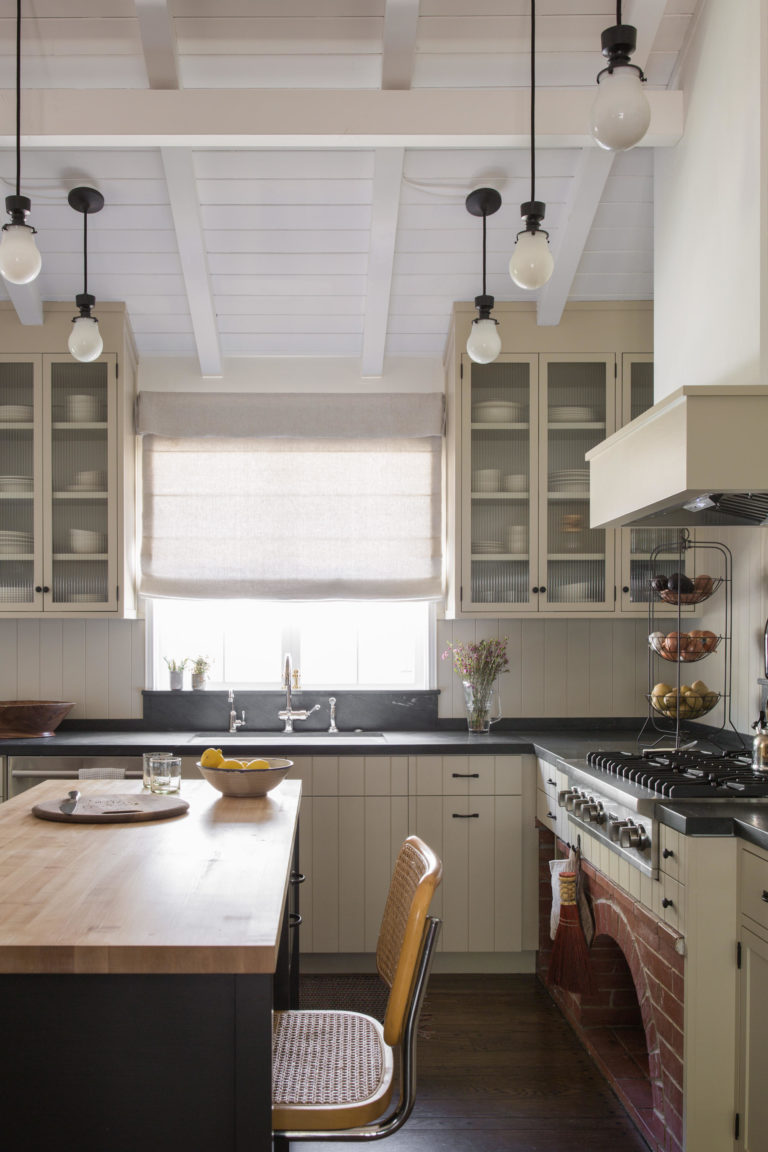 12+ Examples of Black Kitchen Countertops in Beautiful Homes