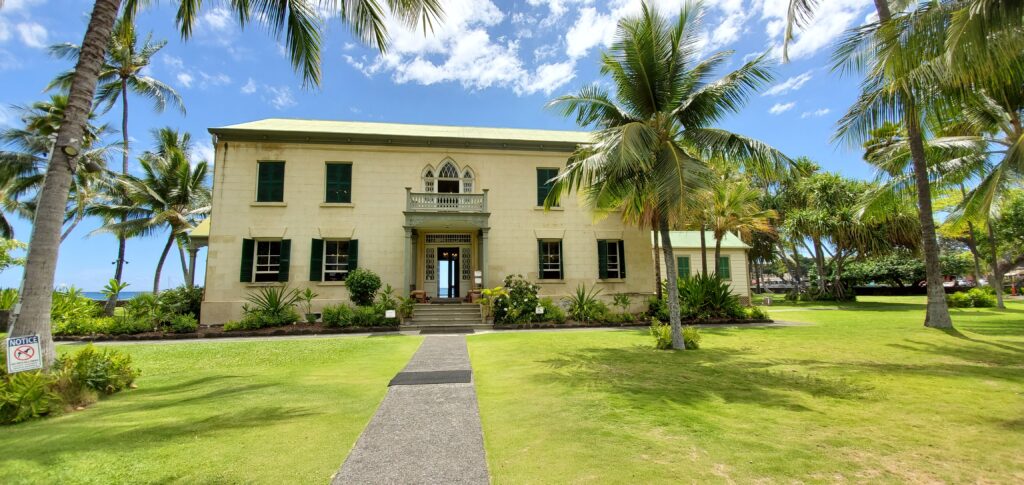 Huliheʻe-Palace near Kailua Pier and Kamakahonu Beach on Aliʻi Drive in Kailua Kona