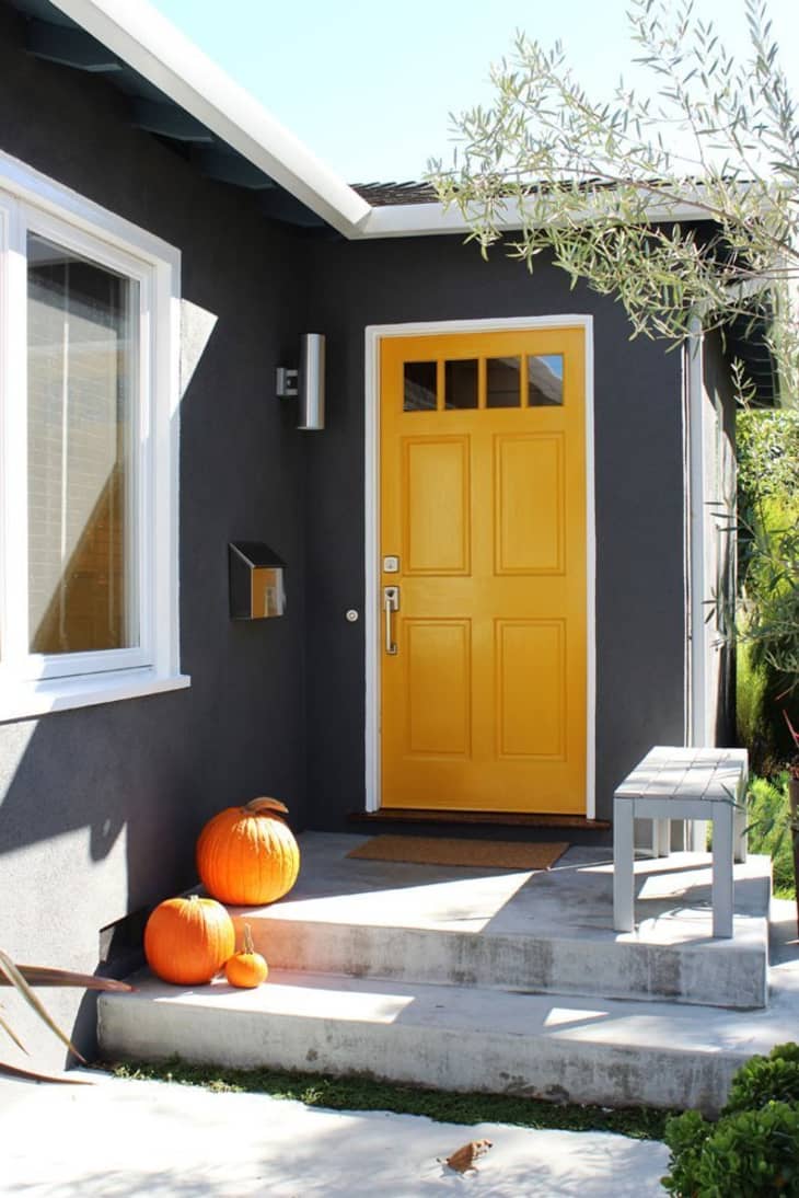 20+ Homes with Yellow Front Doors – Craftivity Designs
