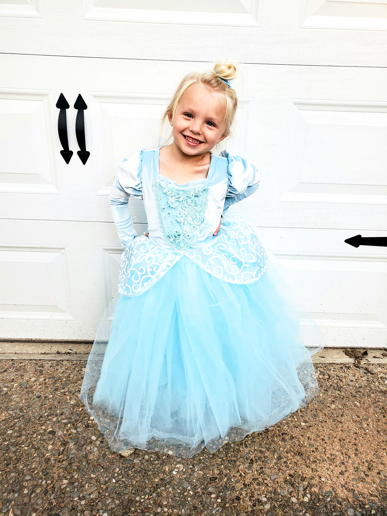 GetUSCart- Mattel Disney Princess Cinderella Fashion Doll, Sparkling Look  with Blonde Hair, Blue Eyes & Hair Accessory
