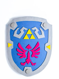 DIY hylian shield with printable template for Link costume, zelda breath of the wild costume