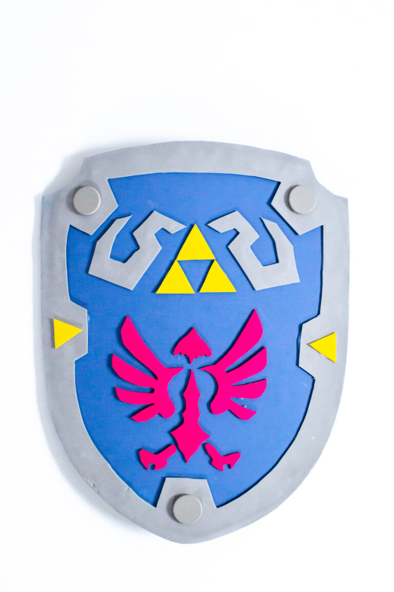 DIY hylian shield with printable template for Link costume, zelda breath of the wild costume