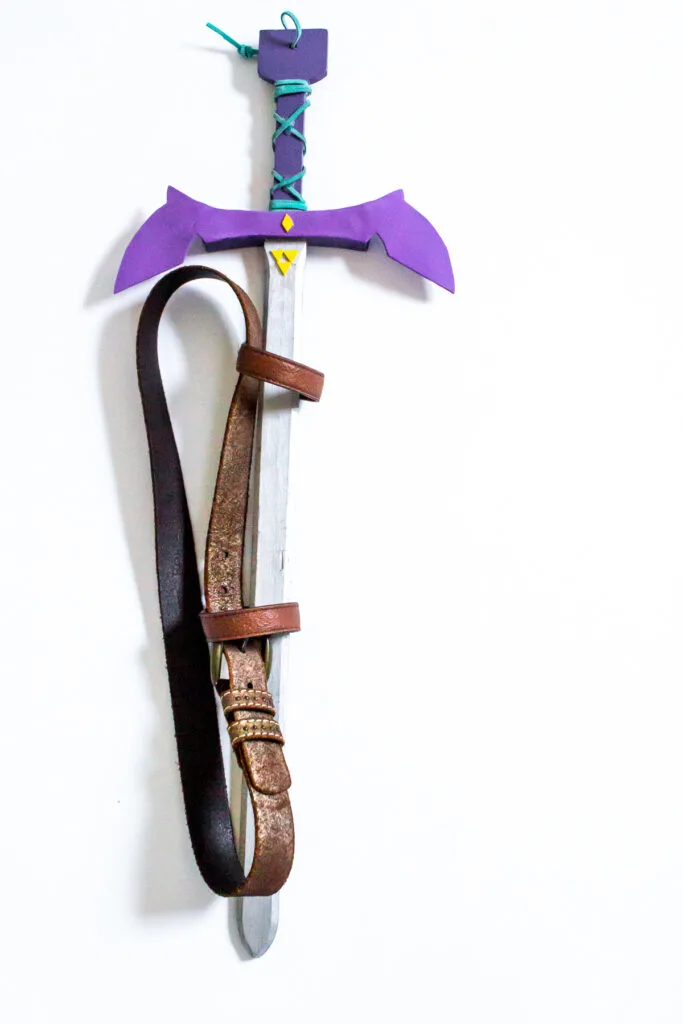 diy link costume, how to make leather sworld holder