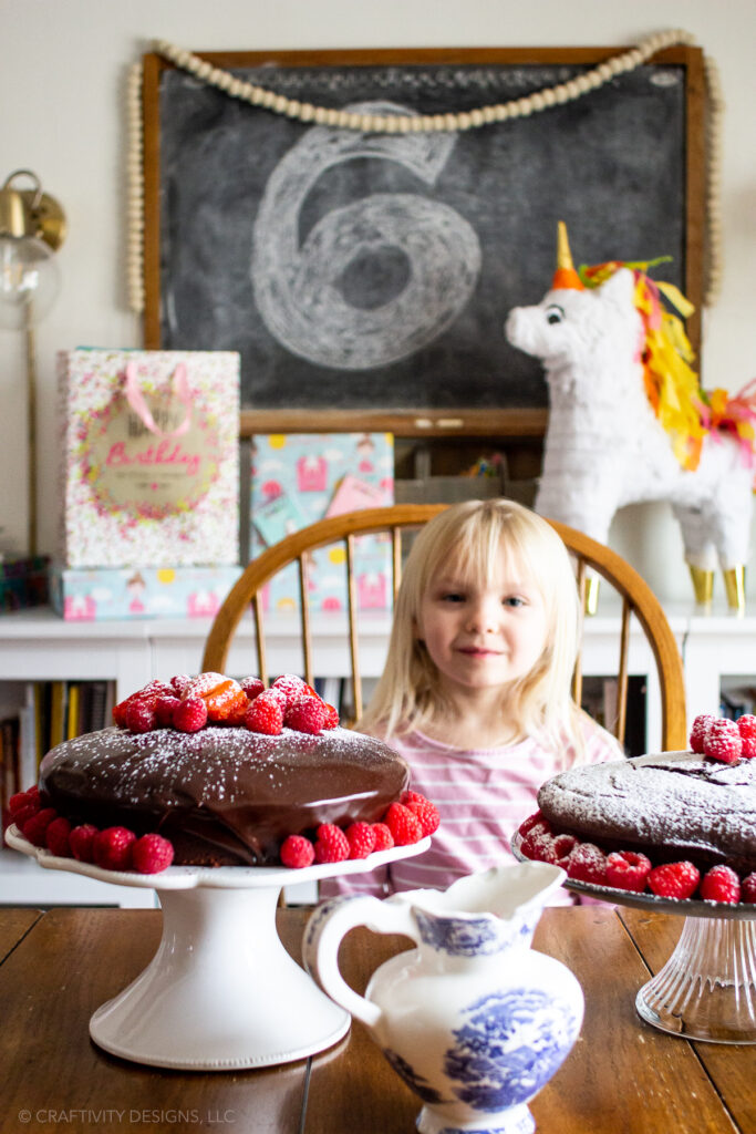 easy unicorn birthday ideas, unicorn birthday decorations and cake